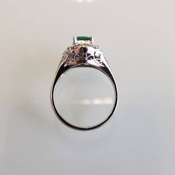 $4,995 Platinum Emerald & Diamong Heirloom Ring - Picture 12 of 16